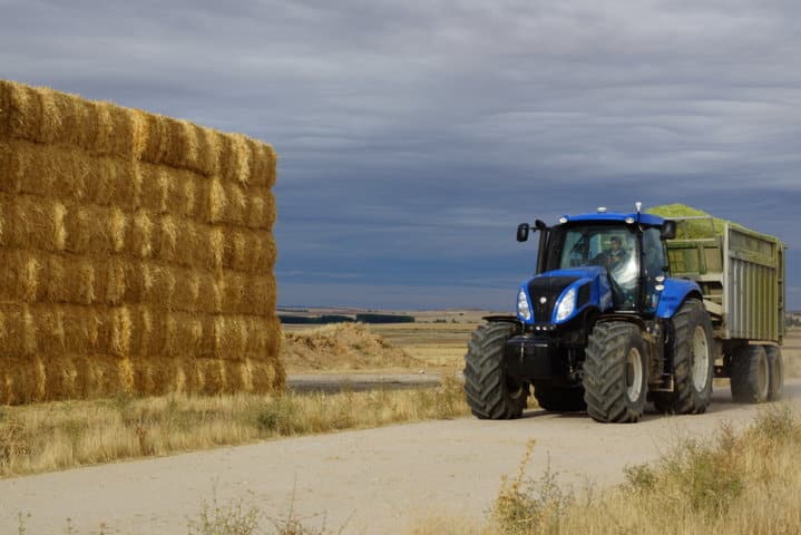 New Holland T8.330, la gestión integral de motor y transmisiones a examen