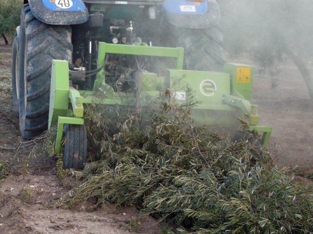 Equipos para el triturado de restos de poda de viña y frutales