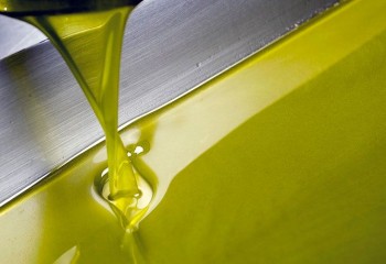 El precio del aceite de oliva en origen continúa a la baja situándose en 3,75 euros/kilo