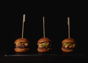 Prrimital: Carnes de calidad en un puesto de mercado