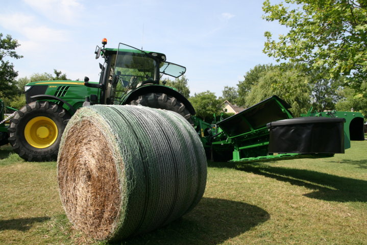 John Deere presenta sus nuevos productos con la conectividad por bandera