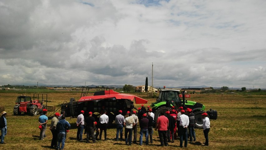 Concluye el demotour de Kuhn con la empacadora de alta densidad LSB 1290 iD