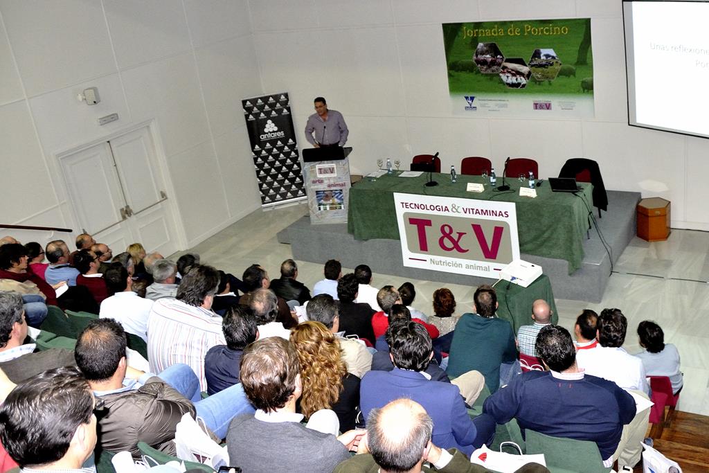 Tecnología y Vitaminas celebra una Jornada Técnica de Porcino en Sevilla