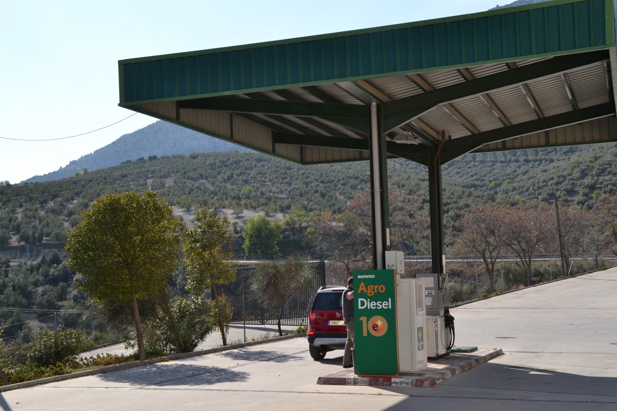 Unión de Uniones denuncia que Gobierno y petroleras no repercutan al agricultor la bajada del petróleo