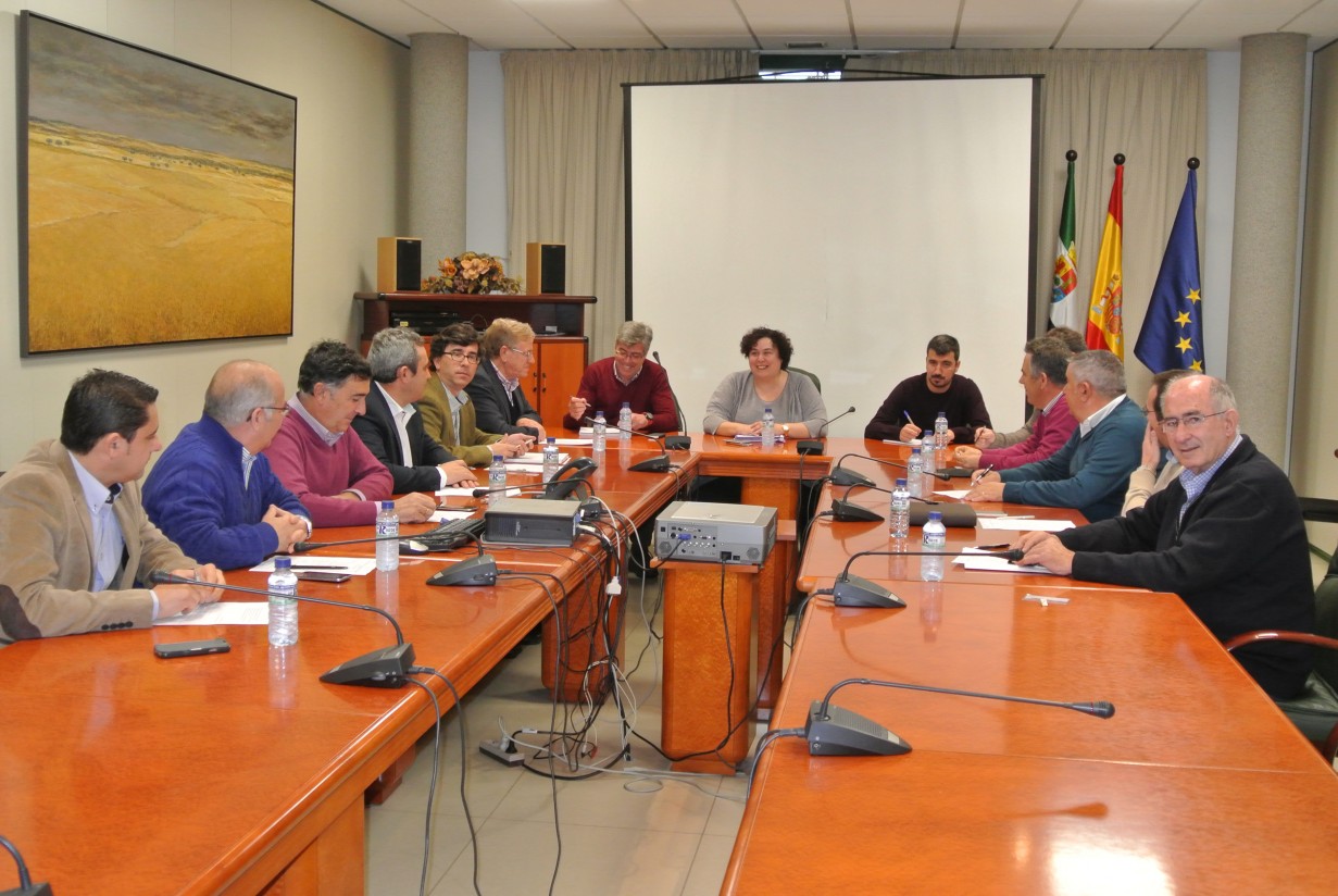 Cooperativas Agro-alimentarias plantea crear un Comité de Cooperativismo en la Ley Agraria de Extremadura