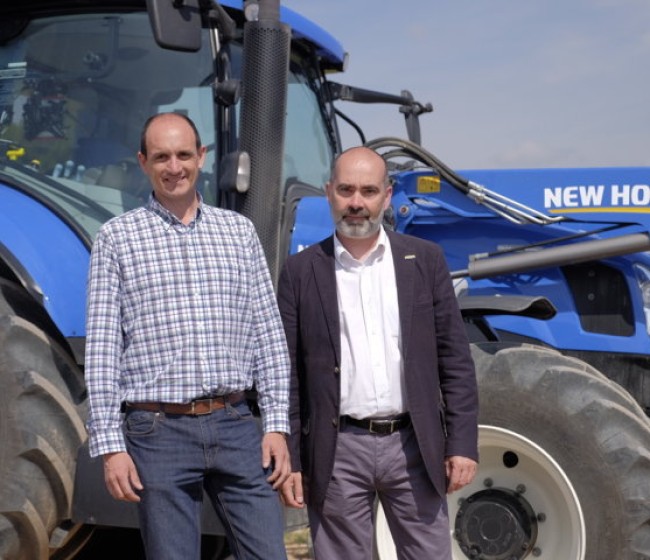 Bodegas Torres realiza el primer ensayo en España del tractor de metano desarrollado por New Holland