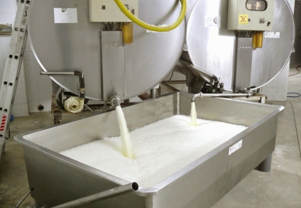 InLac consensúa un modelo de contrato no homologado de suministro de leche por primeros compradores