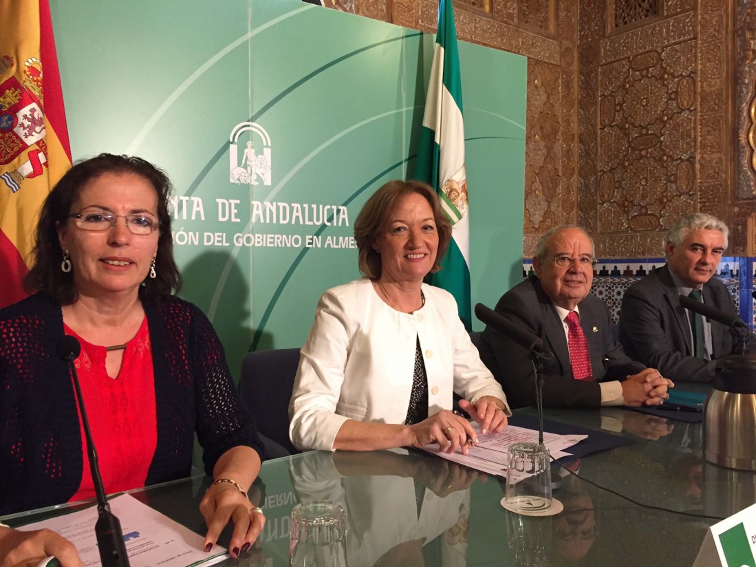 Cajamar y Junta andaluza acuerdan desarrollar proyectos conjuntos de investigación en horticultura intensiva