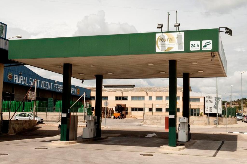 Apoyo al papel de las estaciones de servicio cooperativas en la distribución de carburantes en el medio  rural