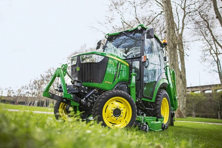 John Deere presenta sus nuevos tractores compactos serie 2R