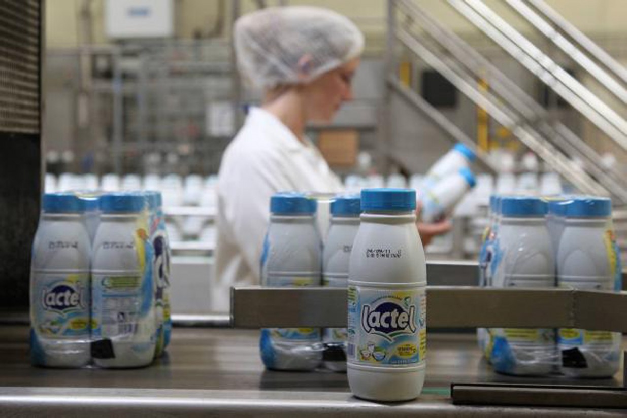 Ganaderos españoles piden a Lactalis igualdad de trato con los productores de leche de Francia