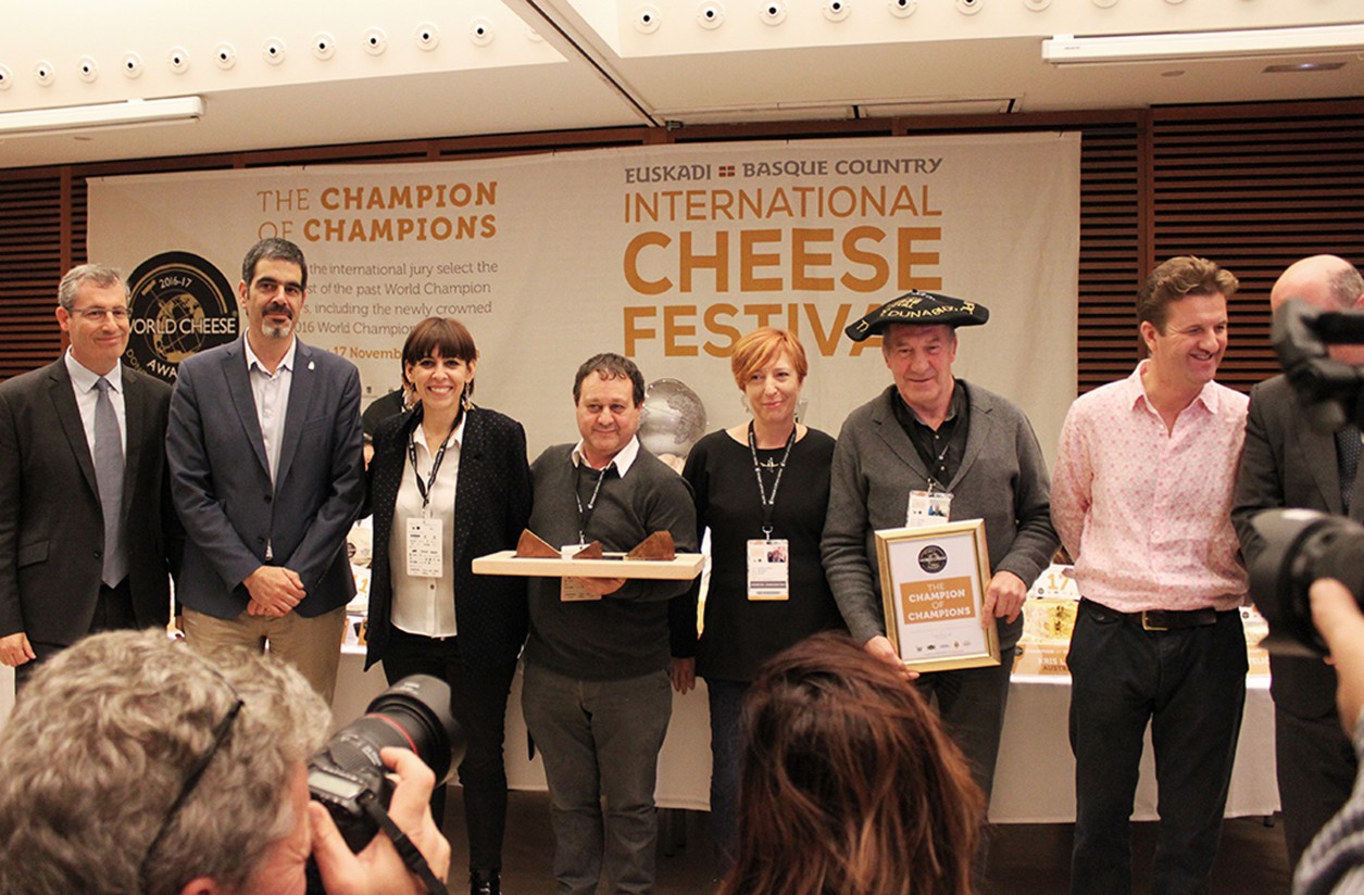 El queso noruego Kraftkar gana en San Sebastián el World Cheese Awards