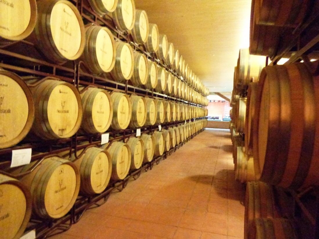 La FEV, OeMv y CaixaBank firman un acuerdo para impulsar acciones en el sector del vino español
