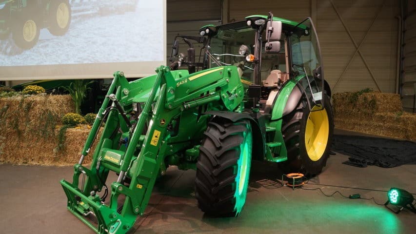 Nueva serie John Deere 5R, tractores compactos con el confort y rendimiento de series superiores