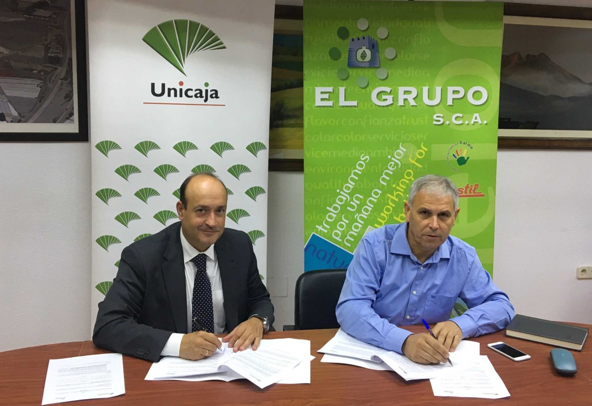 Unicaja renueva su apoyo a los más de 500 agricultores de la cooperativa El Grupo de Granada