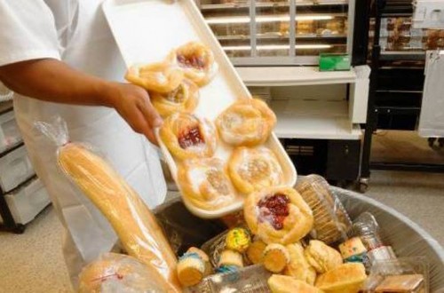 El PP pide a la Comisión Europea que tome medidas eficaces contra el despilfarro de alimentos