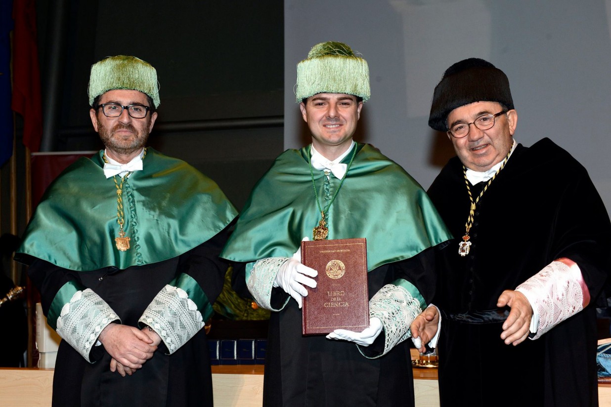 Iván Hernández, premio extraordinario de Doctorado en Veterinaria 2015/2016