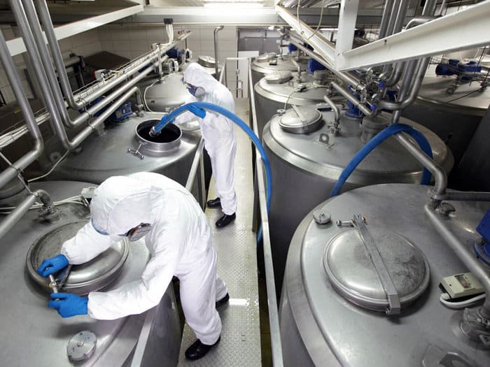 Suben las entregas de leche de vaca, baja el precio medio declarado en marzo