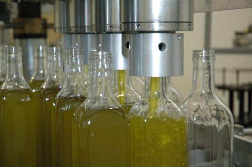 La Semana Santa ralentizó las salidas de aceite de oliva al mercado en abril