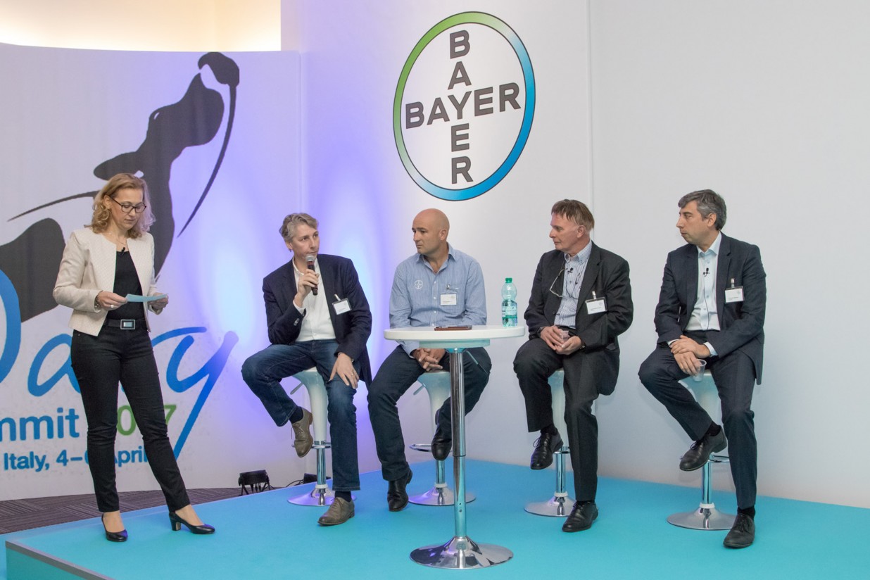 Bayer reúne a 300 expertos en vacuno de leche para debatir sobre los retos del sector