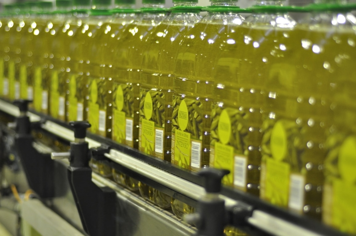 Un 51,8% de las salidas de aceite de oliva al mercado hasta mayo fueron envasadas