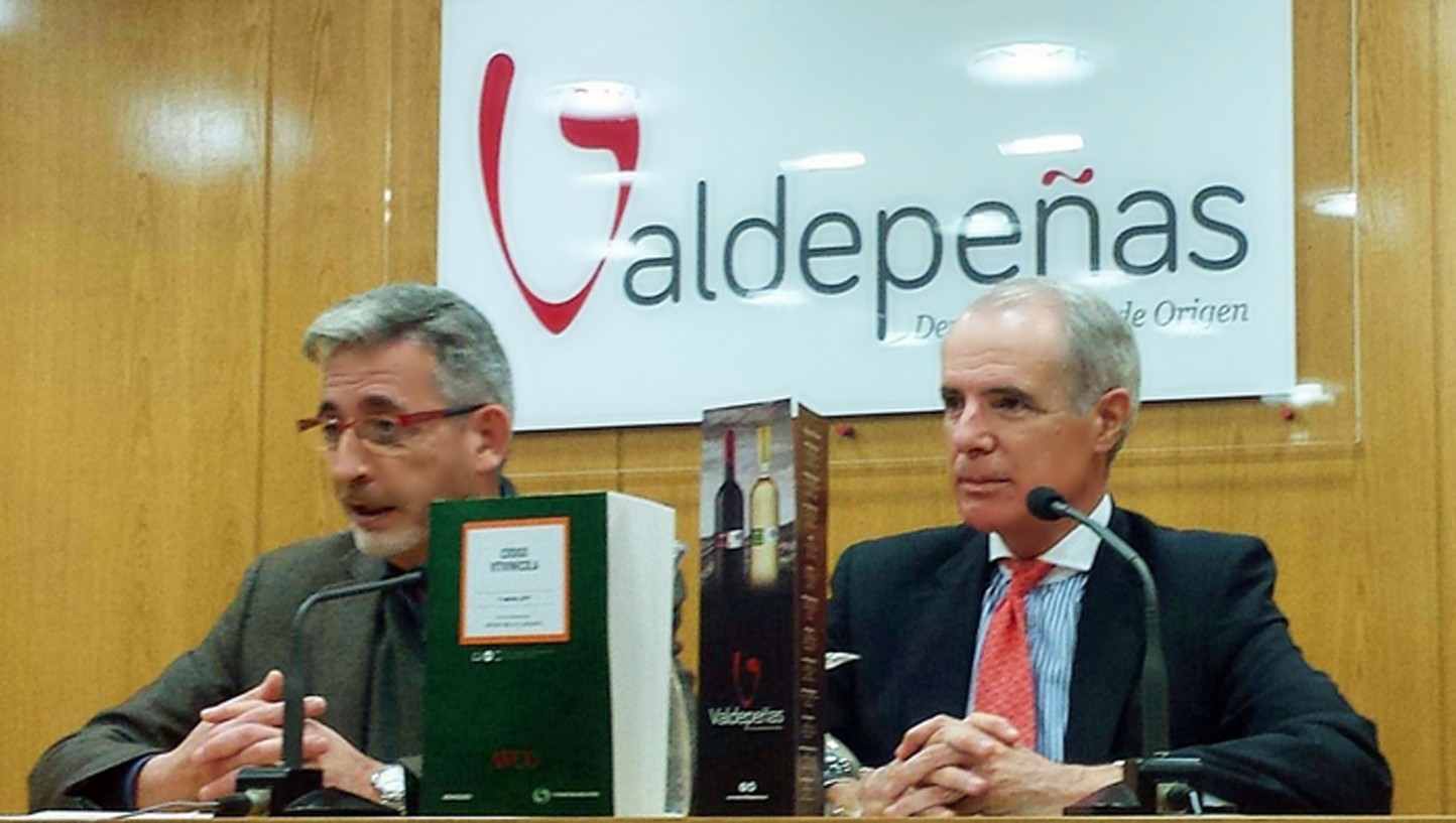 Presentado en Valdepeñas el Código Vitivinícola, guía legislativa del sector