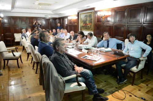 Cabanas anuncia que se elaborará un plan estratégico a largo plazo para el sector de la fruta dulce