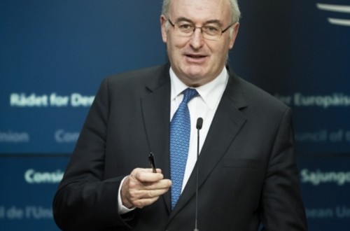 Hogan dispuesto a redactar una propuesta legislativa UE que regule la cadena alimentaria