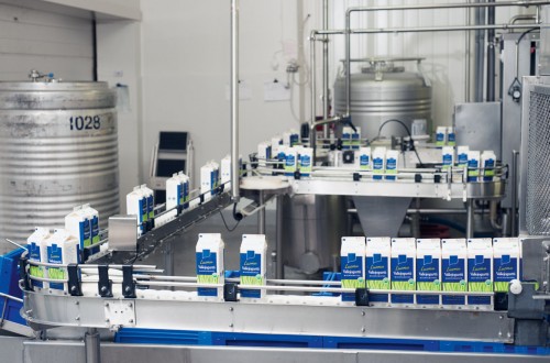 El precio medio de la leche al ganadero en la UE sube un 32% en septiembre sobre ese mes de 2016