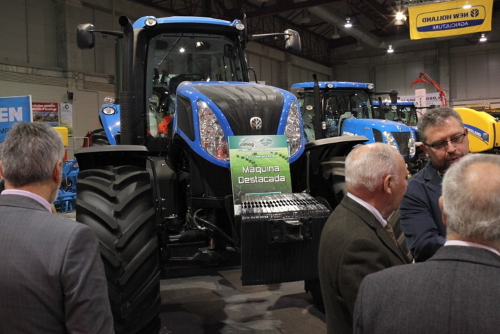 New Holland organiza un encuentro con los agricultores gallegos en Feira Internacional de Galicia Abanca