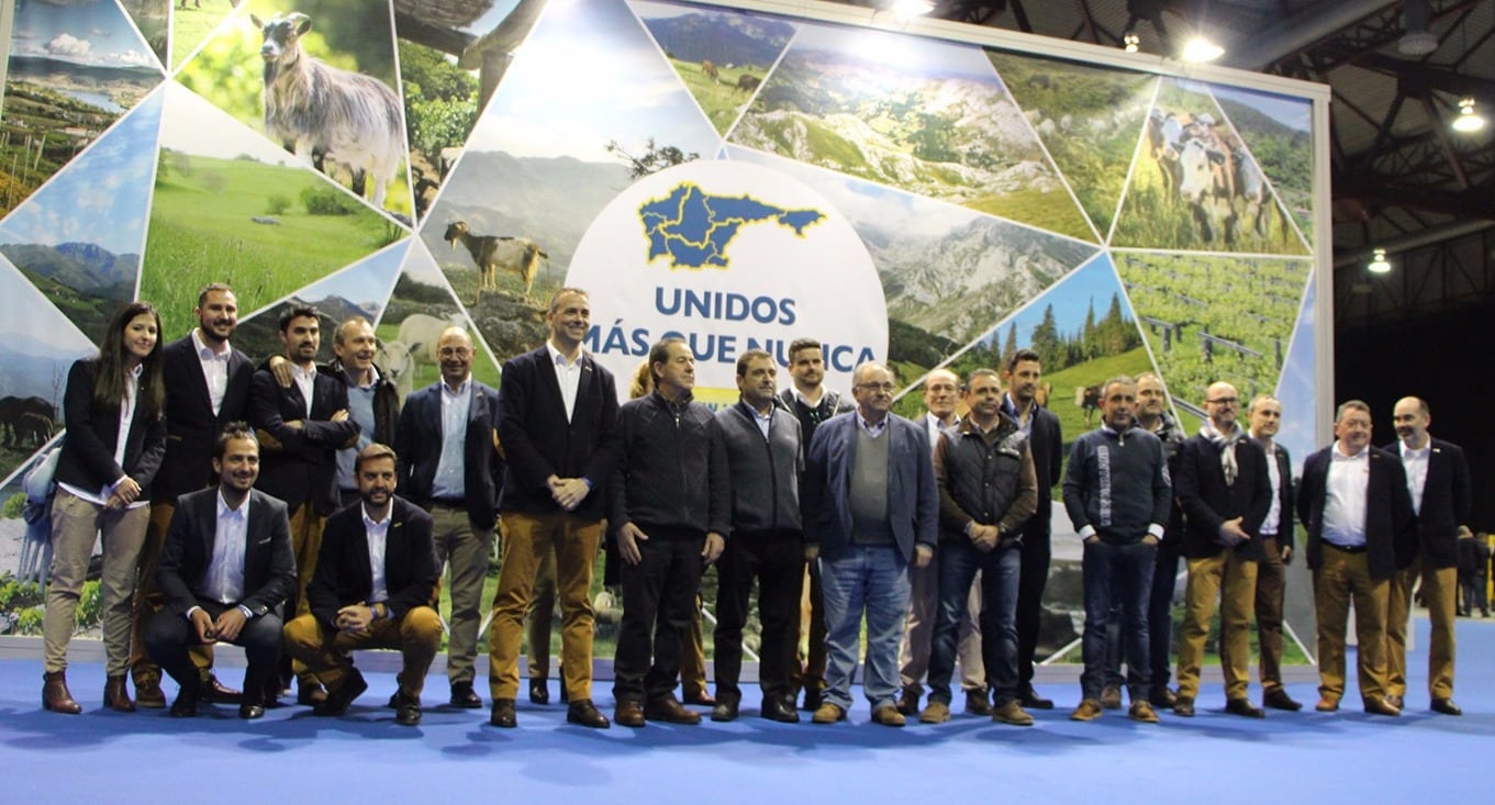 New Holland congrega a más de 800 agricultores en Silleda