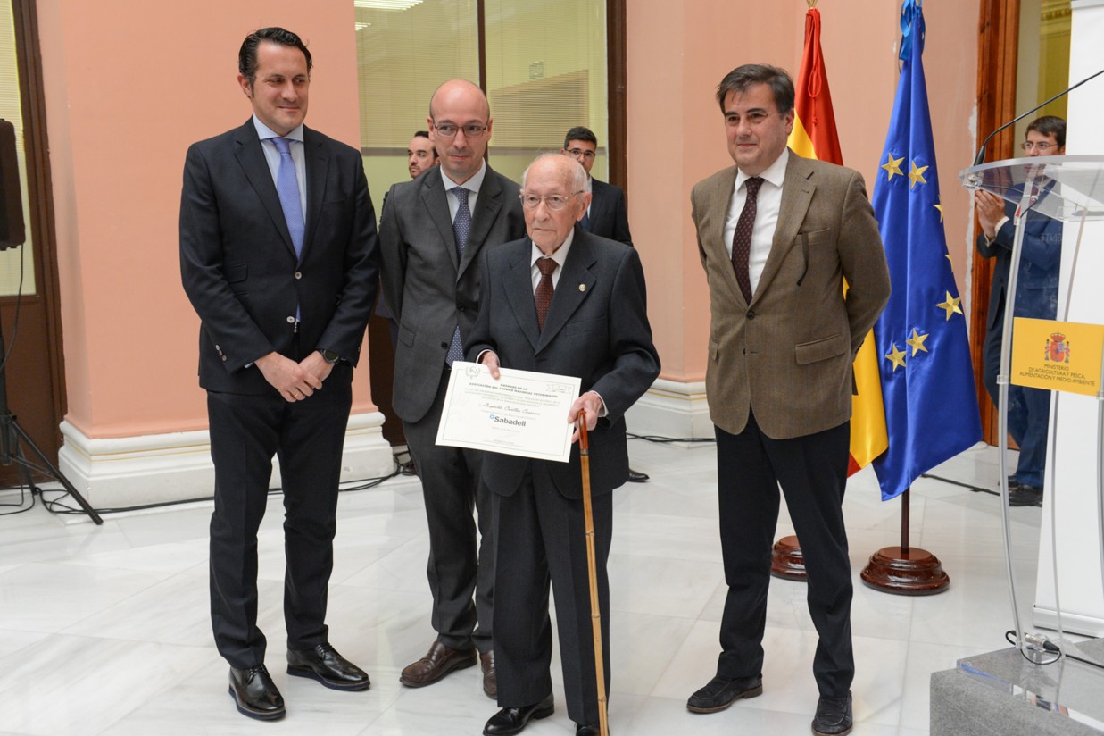 El Cuerpo Nacional Veterinario entrega sus primeros premios