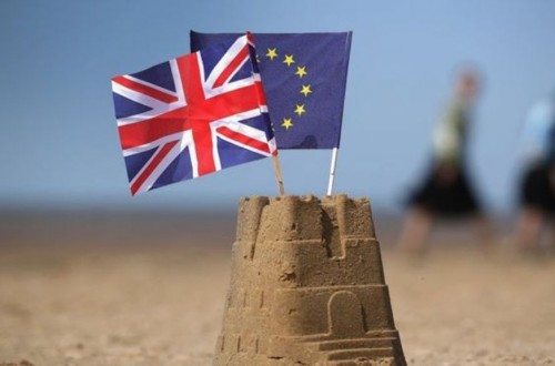 Bruselas insta a las empresas a prepararse para el Brexit, con o sin acuerdo, a partir del 30 de marzo de 2019