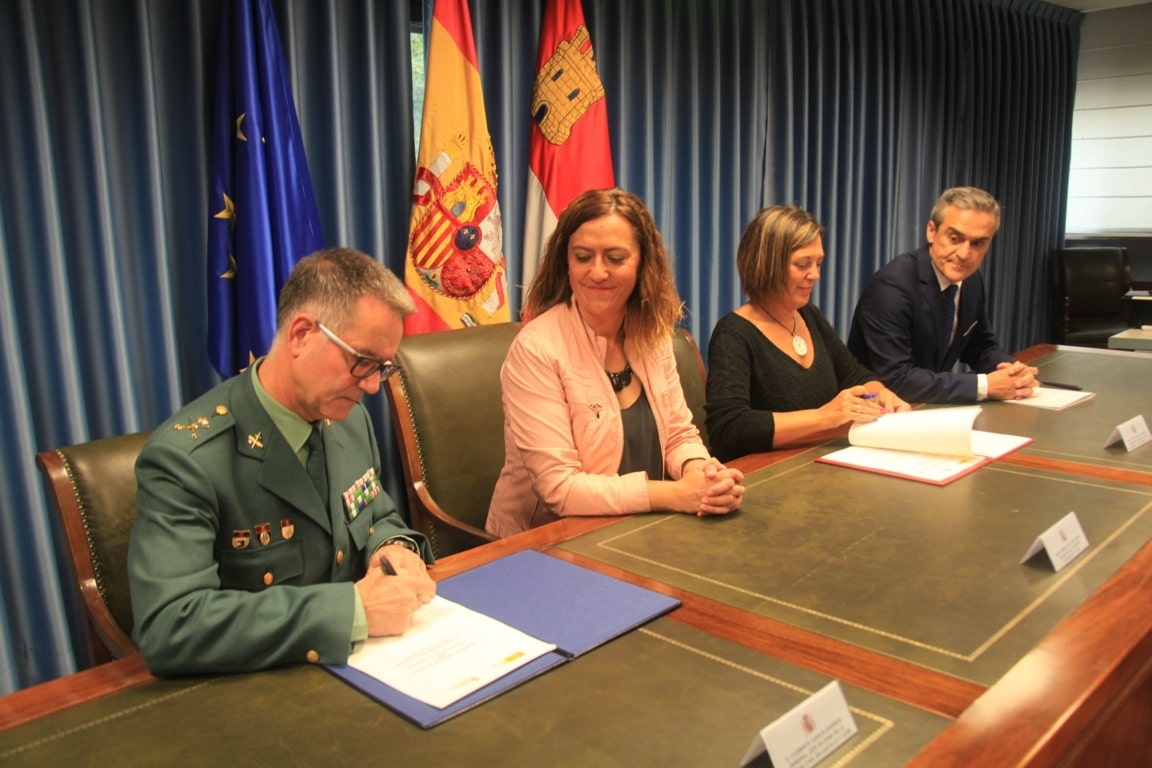 Castilla y León firma un protocolo con la Guardia Civil para colaborar en reducir los delitos en el agro