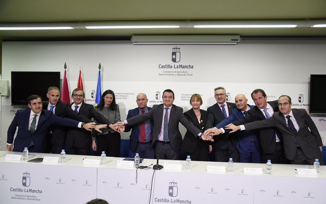 Castilla-La Mancha renueva el convenio con nueve entidades financieras que movilizó 36,3 M€ para jóvenes agricultores