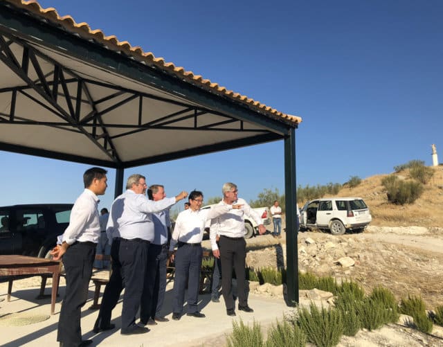 Kubota visita la finca Cortijo de Guadiana perteneciente a Castillo de Canena