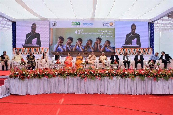 BKT inaugura un comedor social en Bhuj