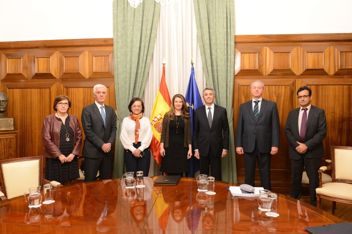 La plana mayor del Sistema Español del Seguro Agrario se reúne con el seguro de cítricos sobre la mesa