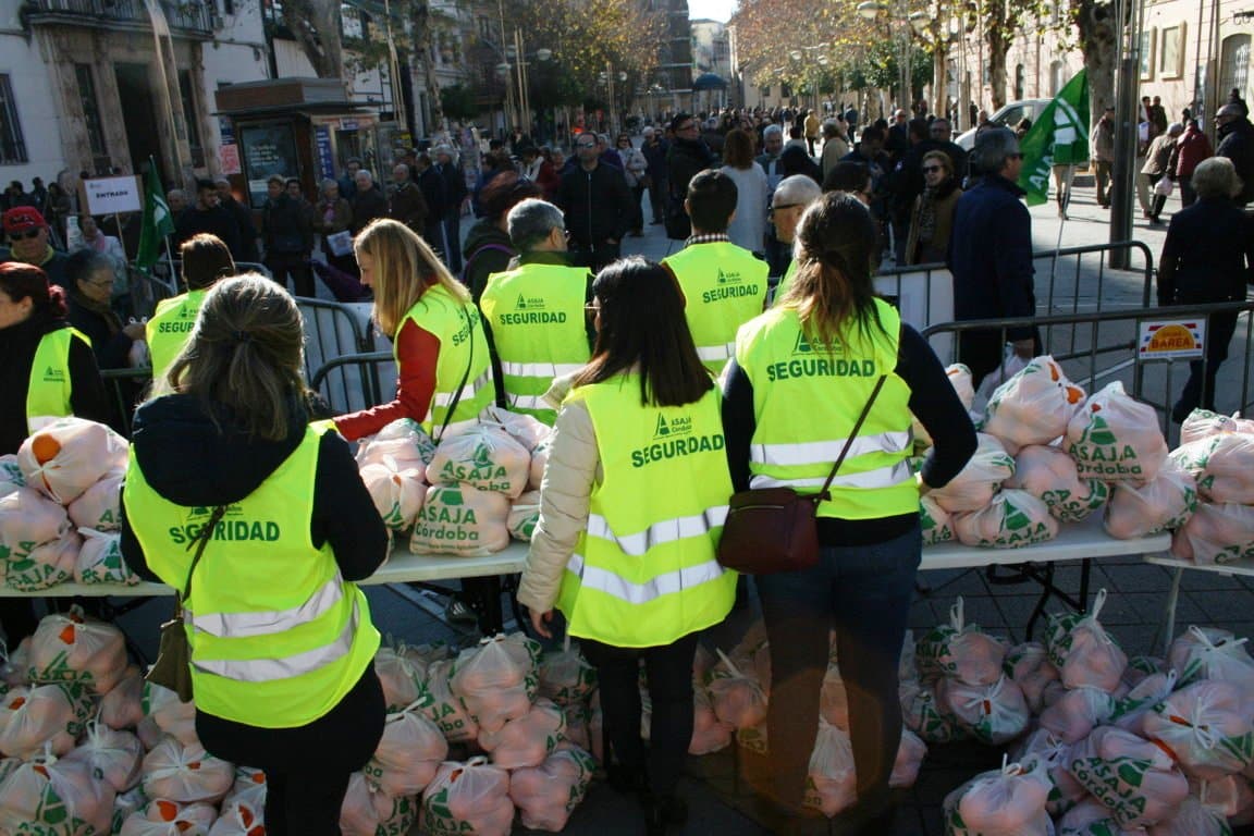 Reparto de naranjas en Córdoba por la crisis de precios del sector