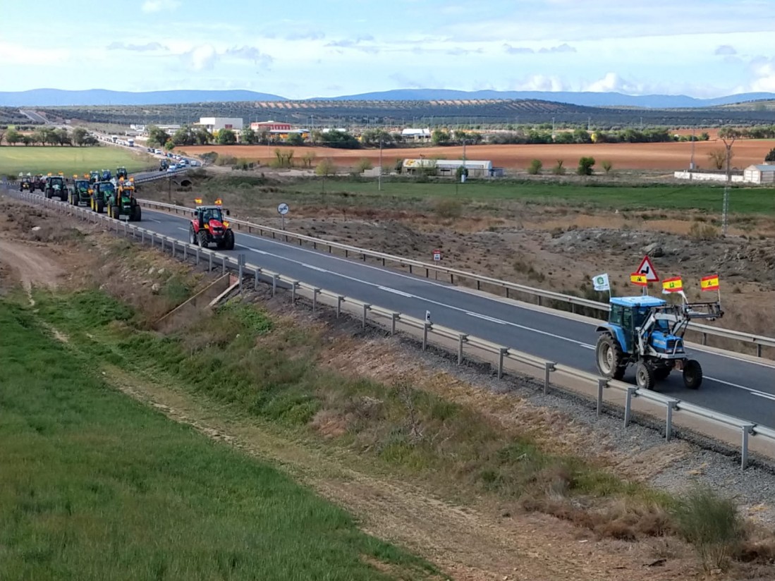 Más de 1.200 agricultores y ganaderos en Toledo piden atención política para los problemas del campo