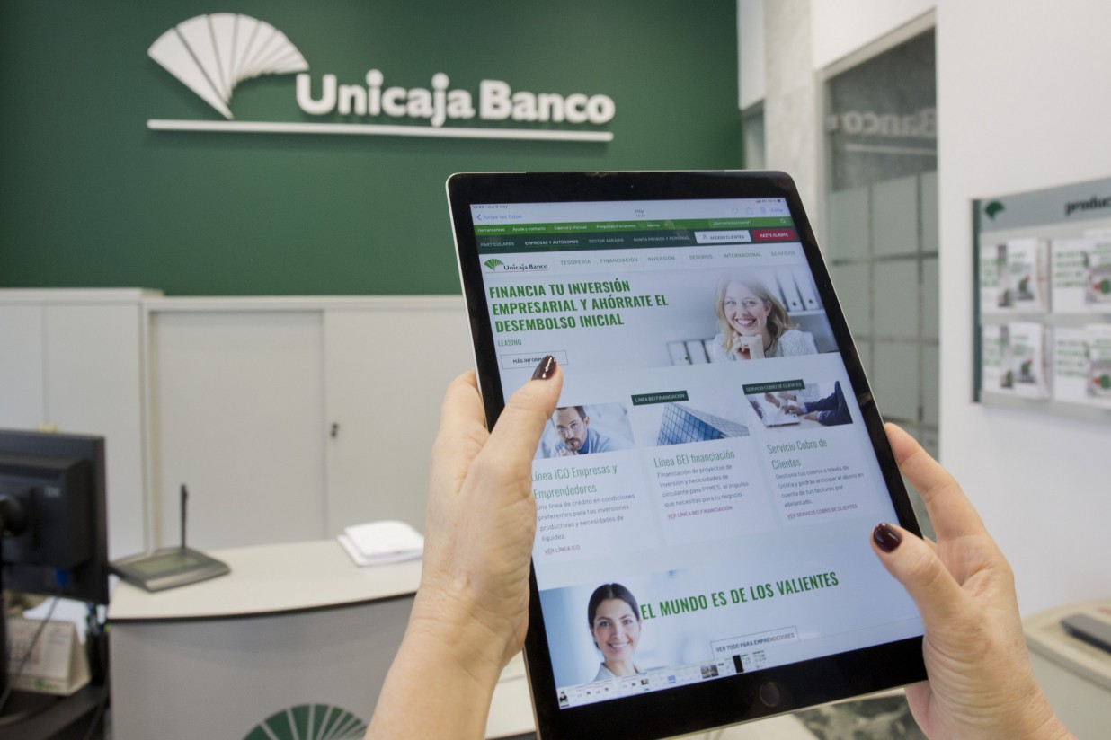 Unicaja Banco refuerza el acceso a sus servicios en la aplicación móvil de banca digital