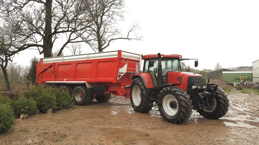 BKT presenta su gama de neumáticos para remolques agrícolas