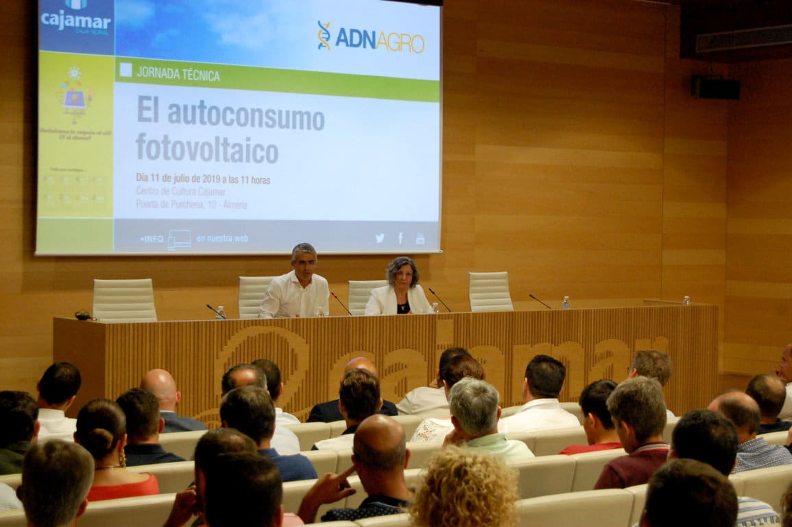 Cajamar financia instalaciones fotovoltaicas de autoconsumo para empresas y sector agroalimentario