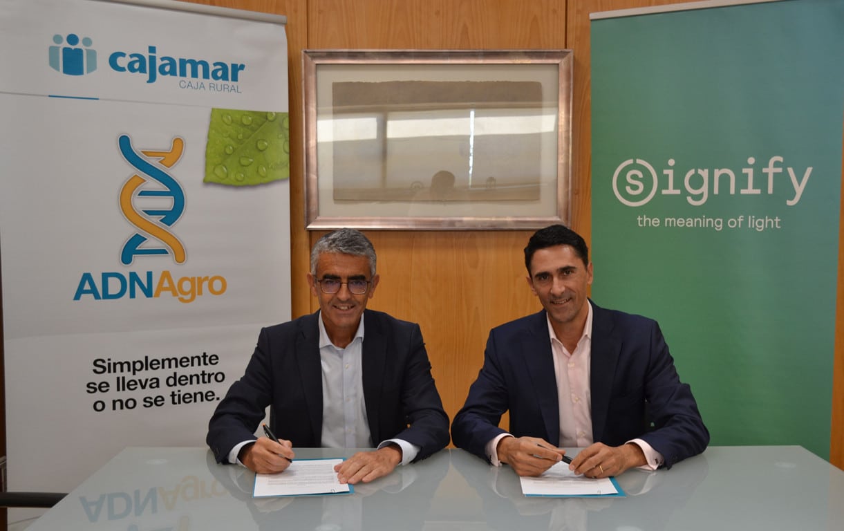 Acuerdo entre  Cajamar y Signify para investigar el crecimiento de cultivos agrícolas con iluminación artificial