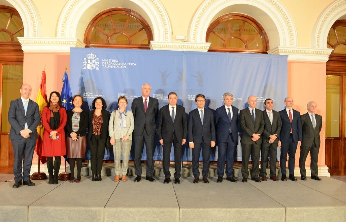 Planas llama a revalorizar y reivindicar el papel de los agricultores ante la  sociedad