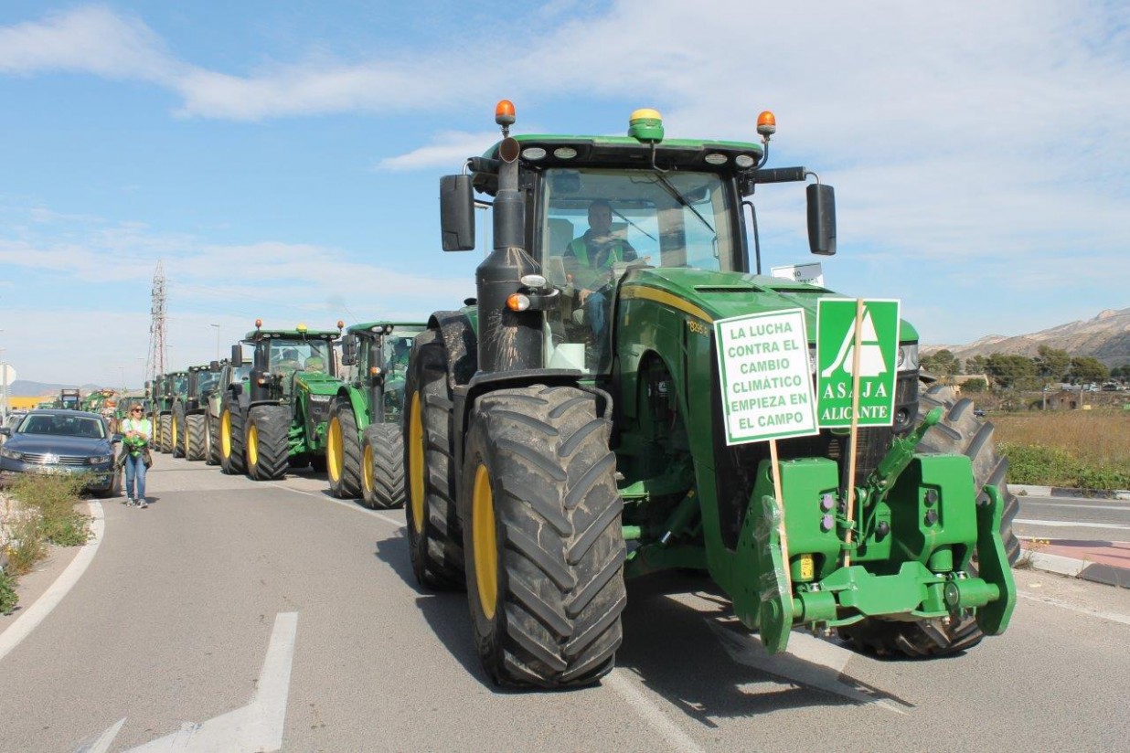 Más de un mes después, los agricultores siguen y continuarán protestando en calles y carreteras