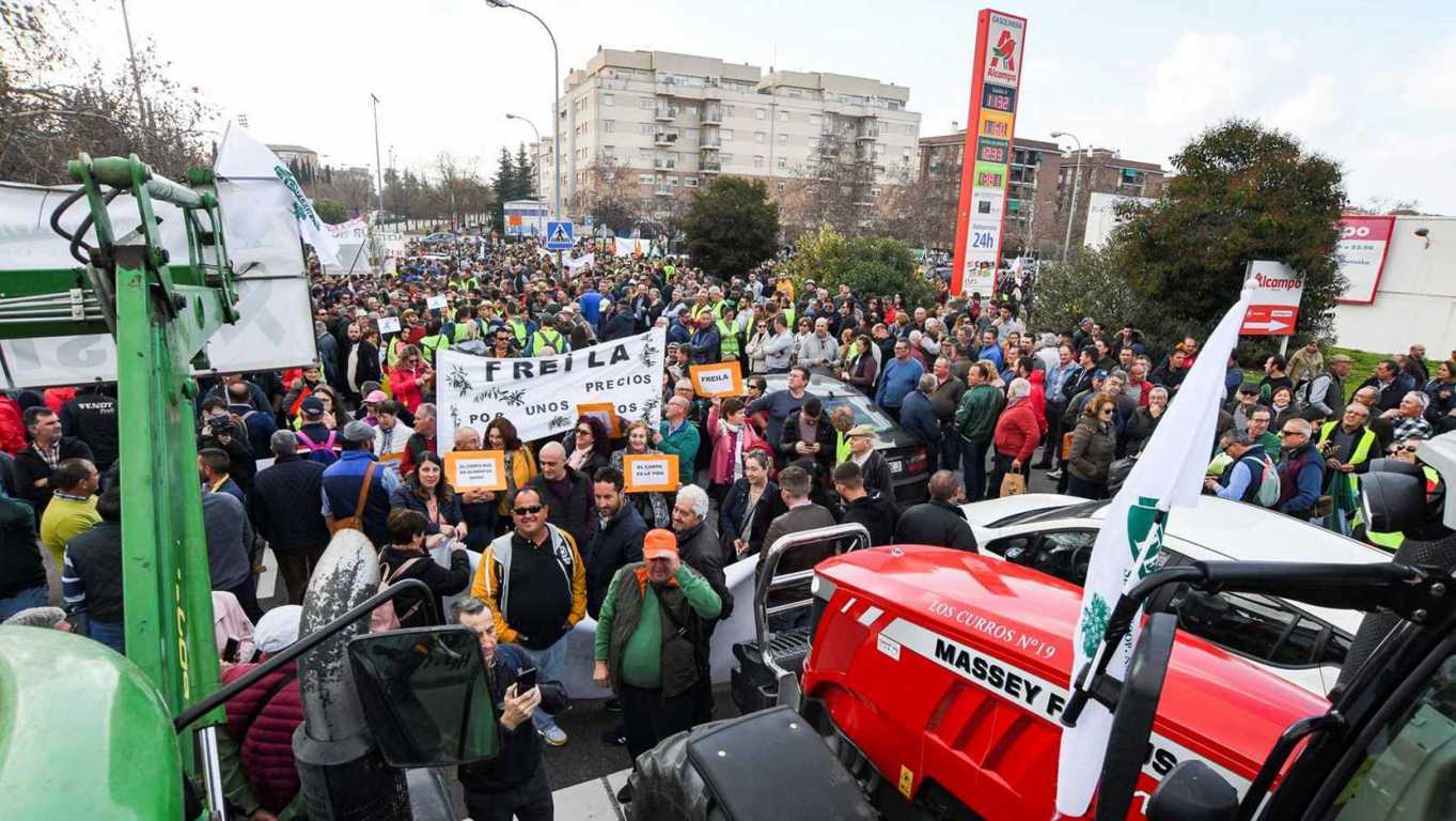 #AgricultoresAlLimite: Granada, Pamplona y A Coruña se suman a las protestas