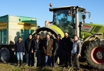 Claas Arion 610 y Axion 830 trabajando en modo transporte