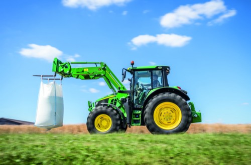 Nueva serie M de palas cargadoras frontales John Deere para tractores de hasta 155 CV
