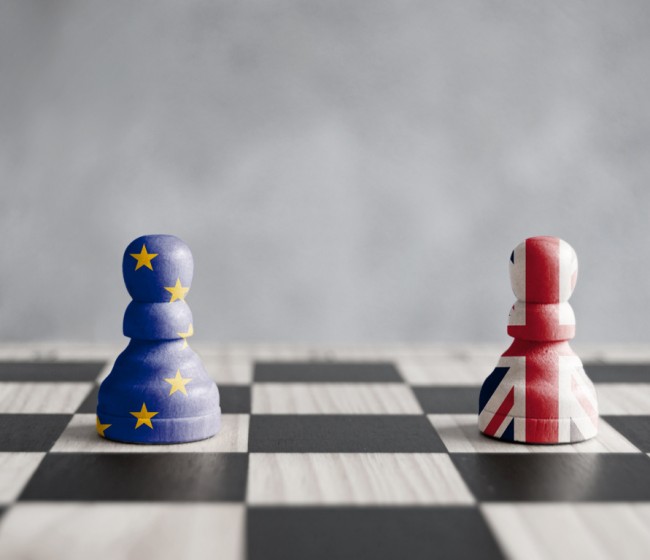 La UE y el Reino Unido siguen negociando en el tiempo de descuento